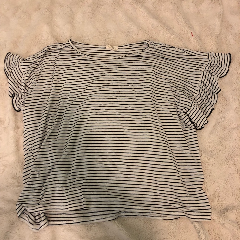 Black and white stripe top